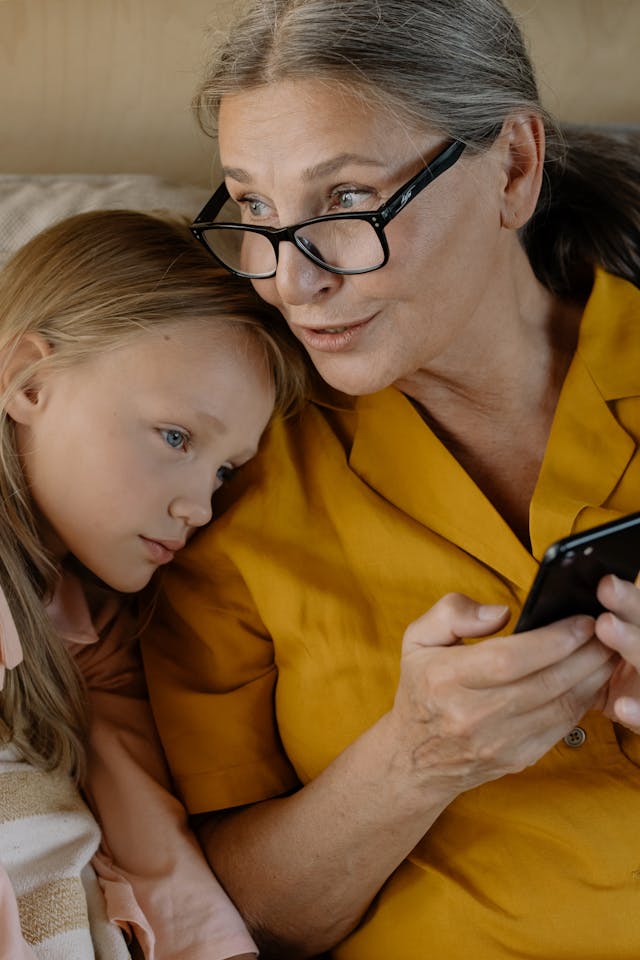 Memento Vitae – a grandma with her granddaughter